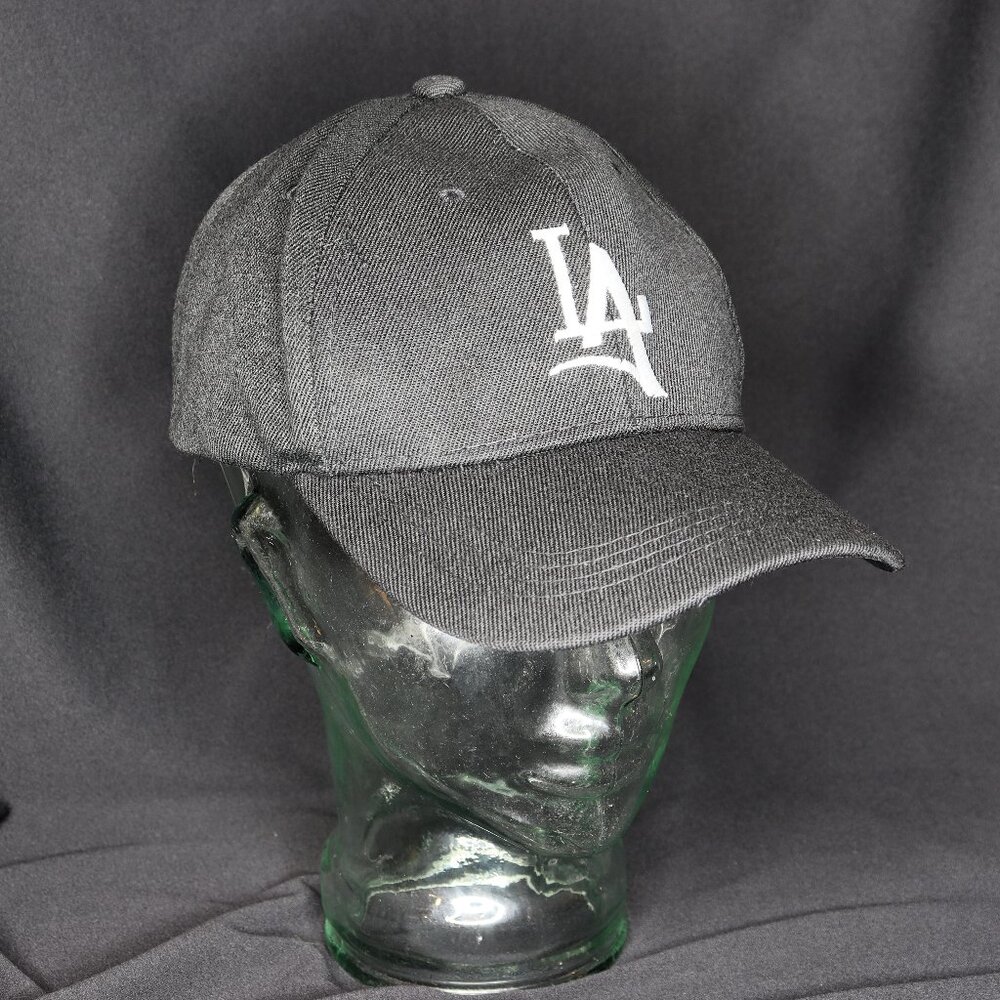 Black LA Logo Cap – Classic West Coast Vibes 🌴